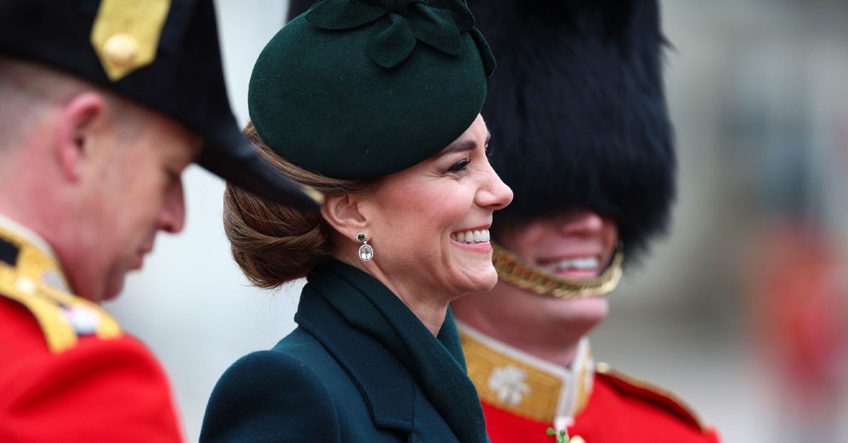 FANS CAN'T BELIEVE THEIR EYES! Princess Catherine's unexpected action leaves the king confused